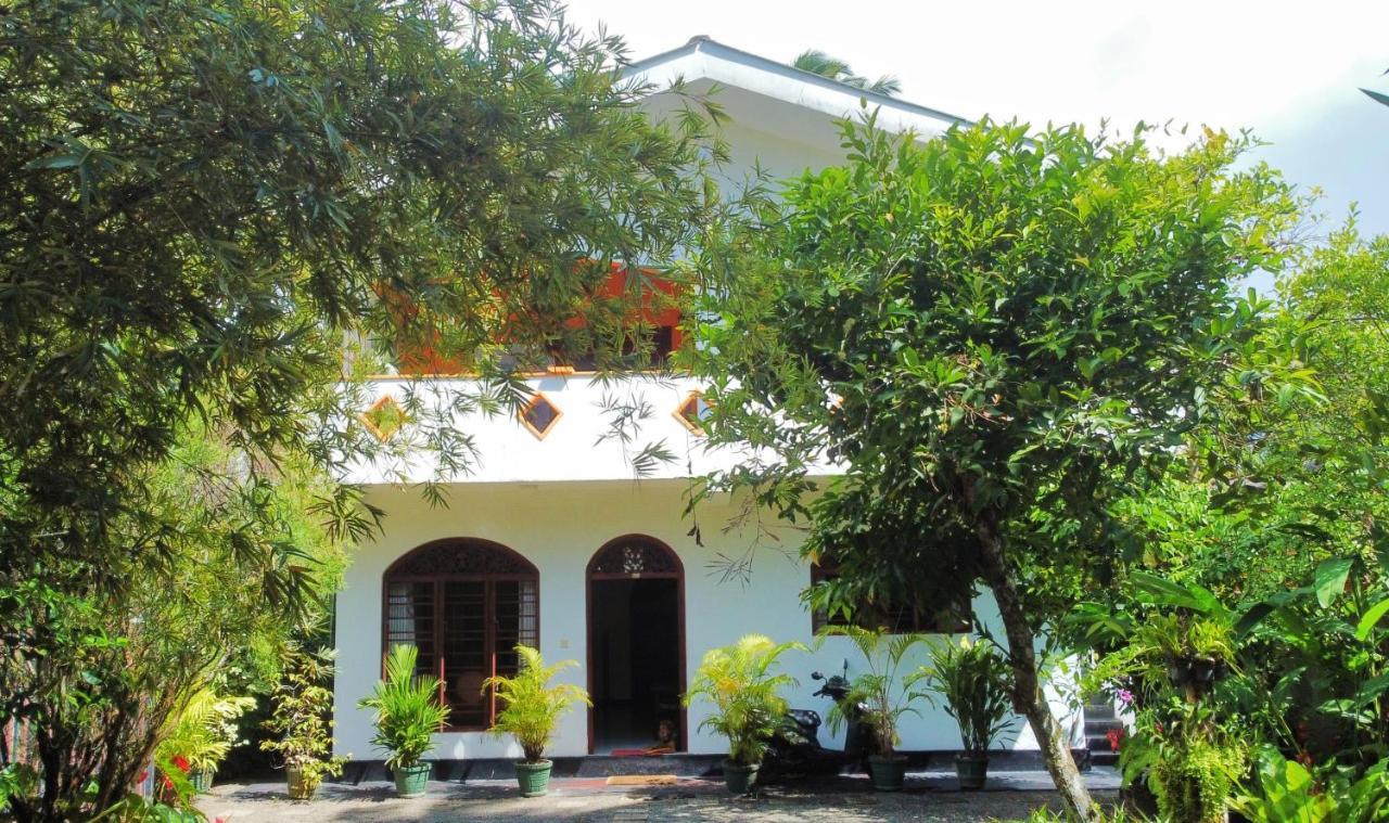 Mali Guest House Hikkaduwa Exterior foto
